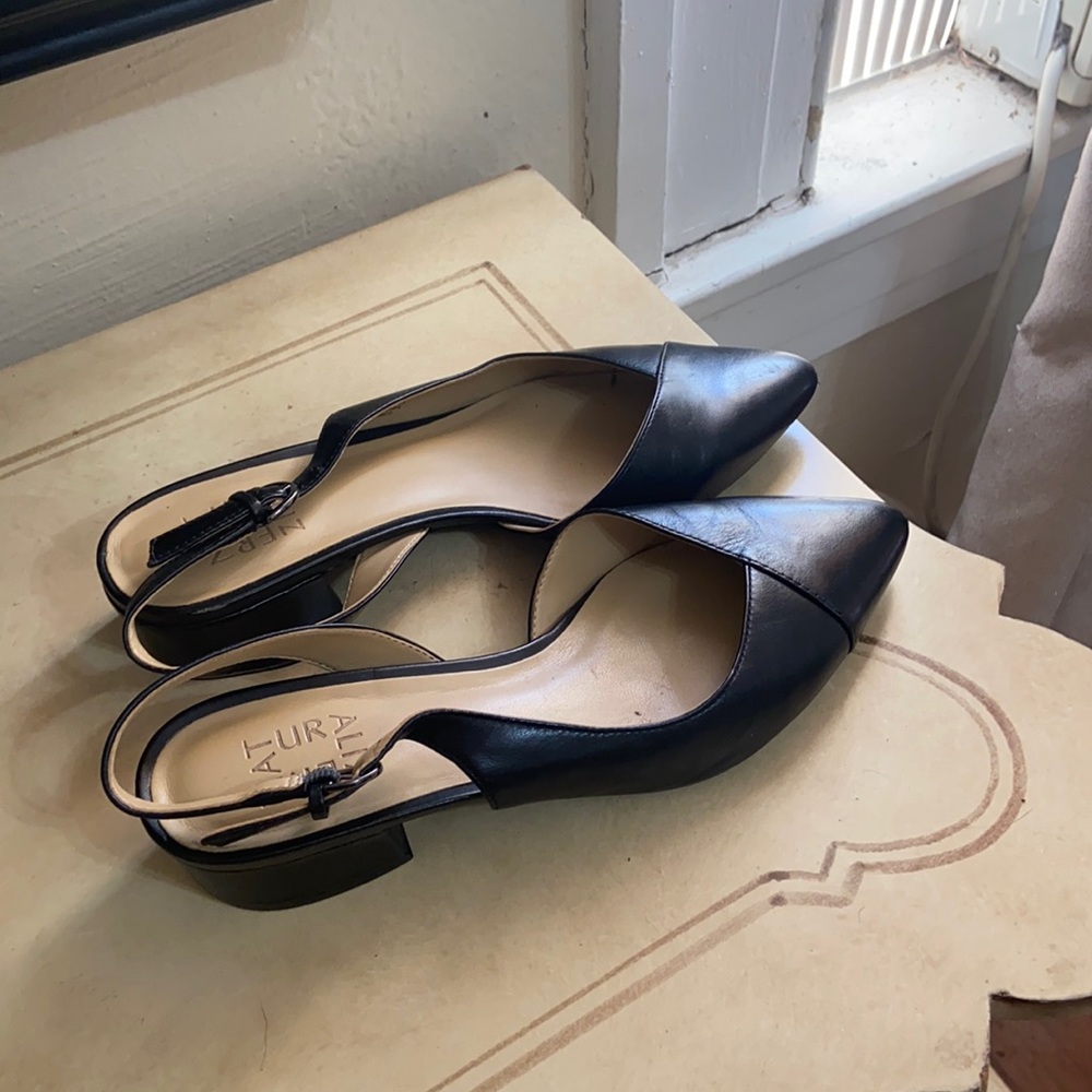 EUC Naturalizer Slingback Low Heel Black Leather